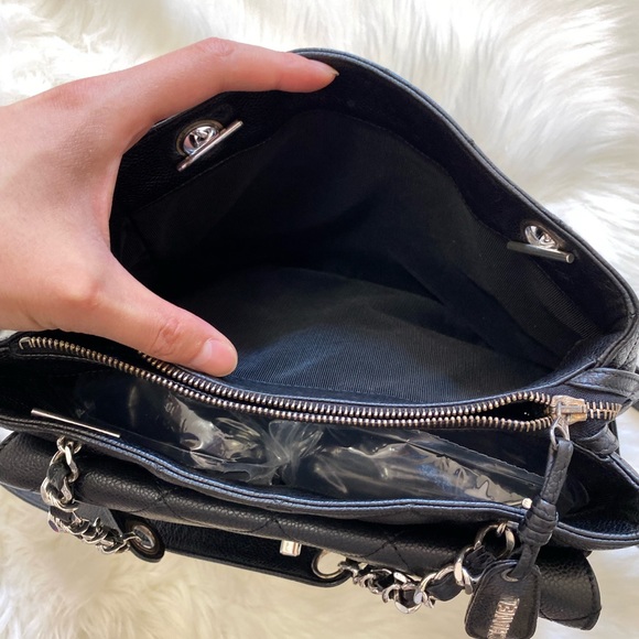 Authentic vintage Chanel caviar CC logo chain shoulder bag - Picture 11 of 16